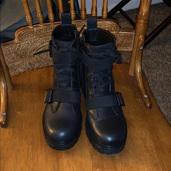 UGG Shoes - UGG Noe Ankle Boot